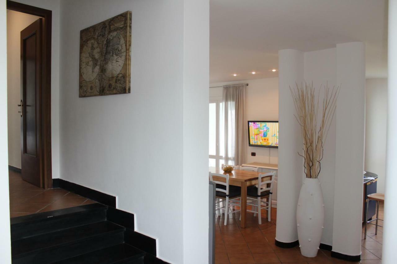 Villa Panoramica ลาวาญา ภายนอก รูปภาพ